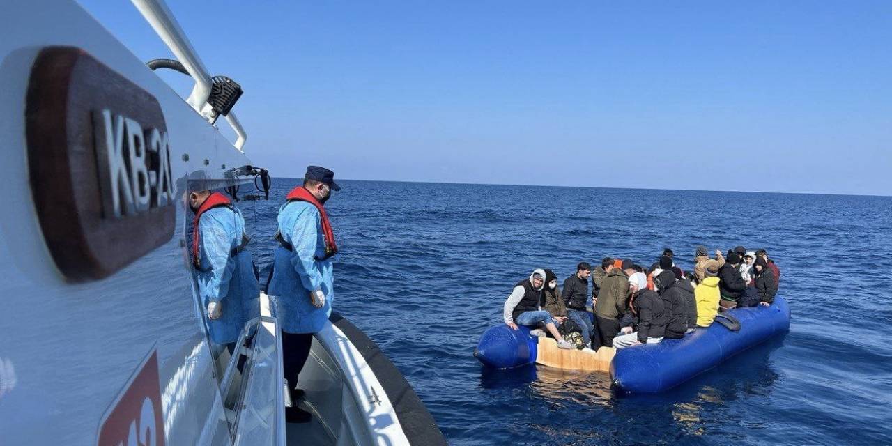 Yunan Unsurlarınca Ölüme Terk Edilen 17’si Çocuk 40 Kaçak Göçmen Kurtarıldı