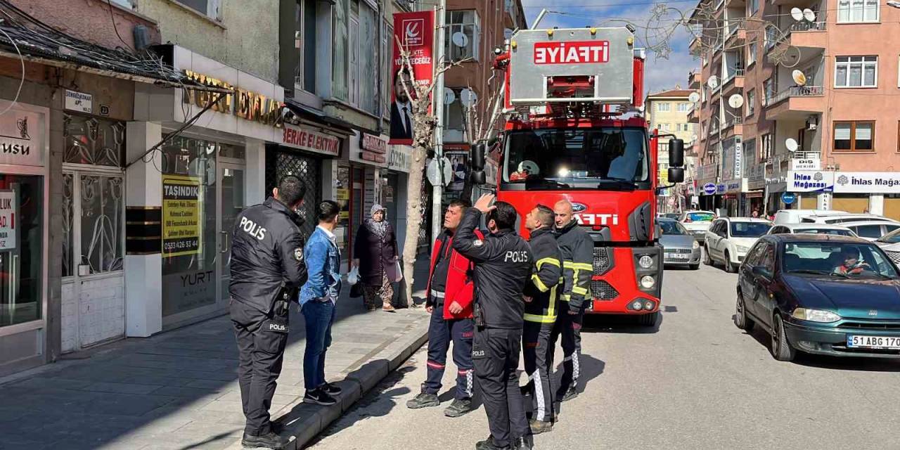 Yakınları Haber Alamadı, Evde Uyurken Bulundu