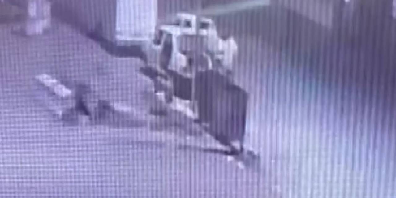 57 Saniyede Arabayı Soyan Hırsızlar Kameraya Yakalandı