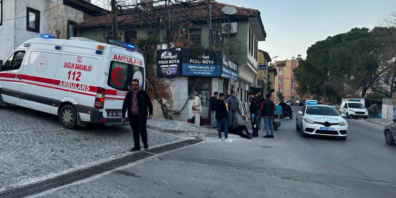 Motosikletli Kuryeye Çarpan Otomobil Kayıplara Karıştı