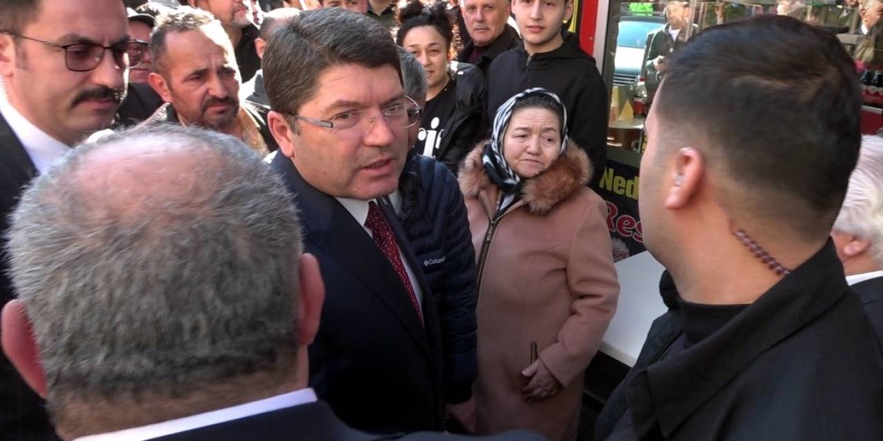 Adalet Bakanı Tunç’tan Kıraathanedeki Vatandaşlarla Esprili Sohbet