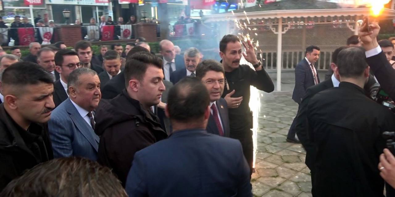 Mhp’lilerden Bakan Tunç’a Mehter Marşlı, Maytap Ve Konfetili Karşılama