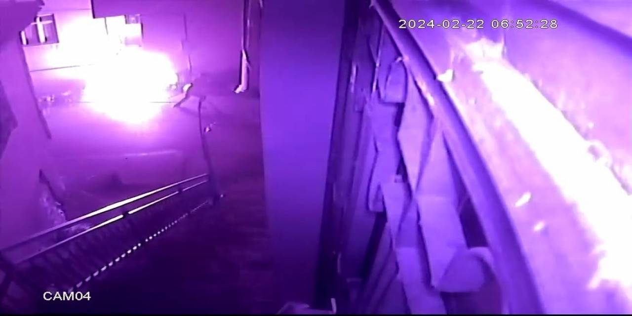 Eski Kız Arkadaşının Evinin Önüne Benzin Döküp Yaktı: O Anlar Kamerada