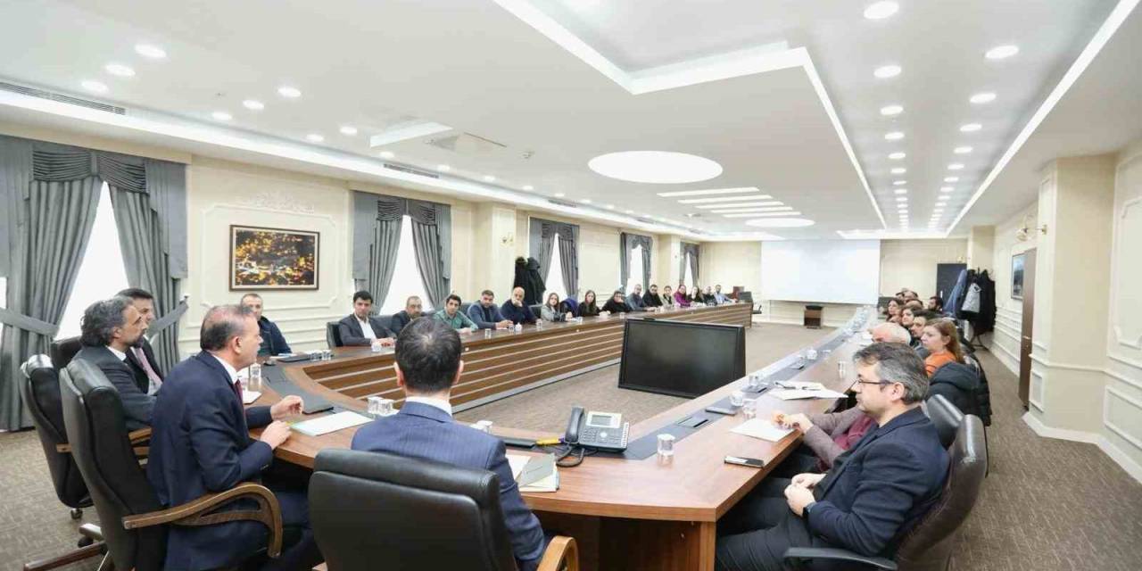 Bitlis Eren Üniversitesi’nde ‘Turizm İhtisaslaşma Toplantısı’ Yapıldı