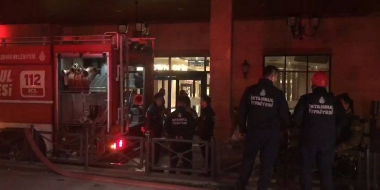 Maltepe’de Avm’nin Oyun Parkında Yangın