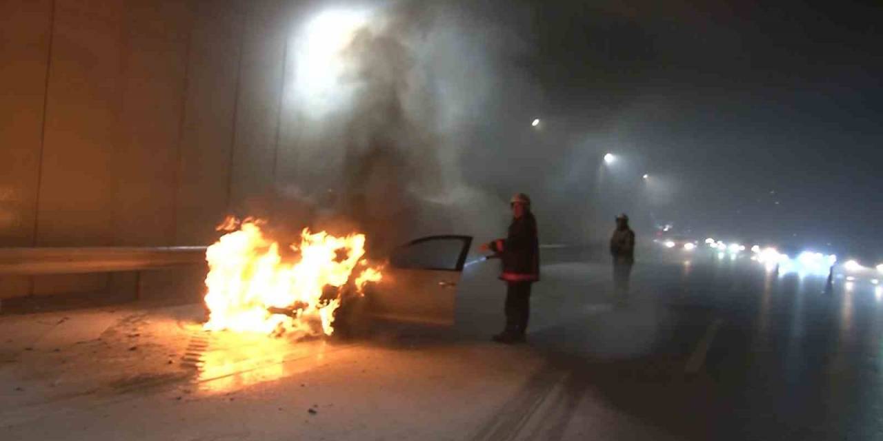 Kadıköy’de Otomobil Alevlere Teslim Oldu