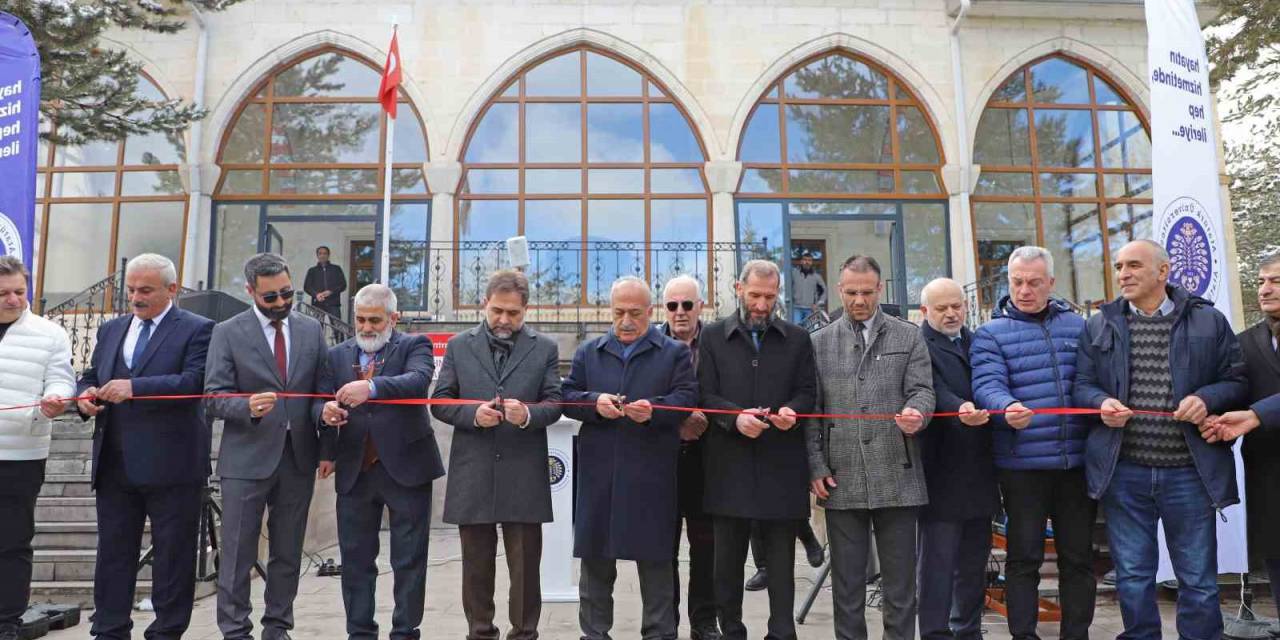 Atatürk Üniversitesi Lojmanlar Camii Yeniden İbadete Açıldı