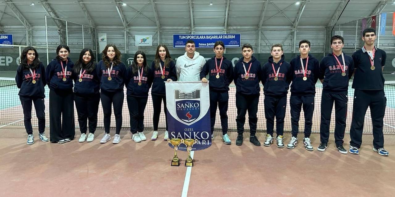 Sanko Okulları Öğrencileri Tenis Yarışmasında İl Birincisi Oldu