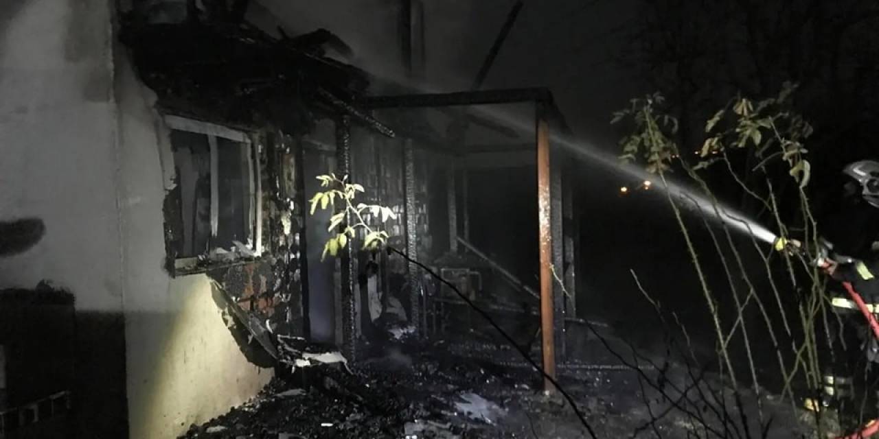 Alevlere Teslim Olan Bağ Evi Kullanılmaz Hale Geldi