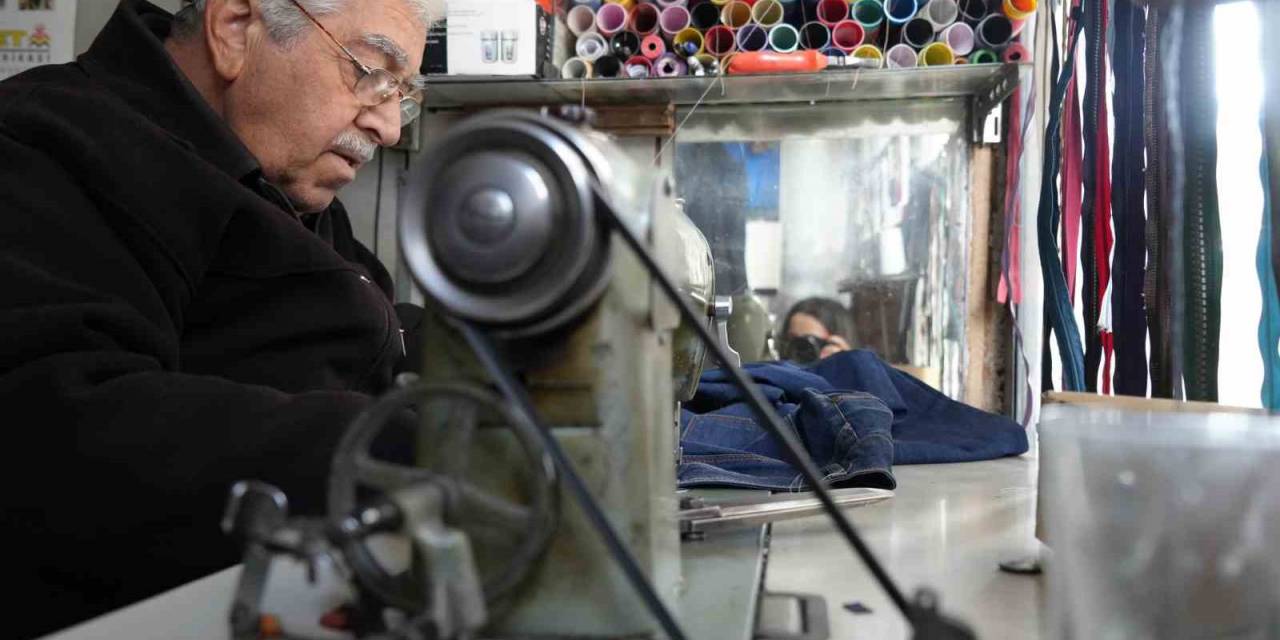 65 Yıldır Teknolojiye Direnerek Terzilik Mesleğini Yaşatıyor