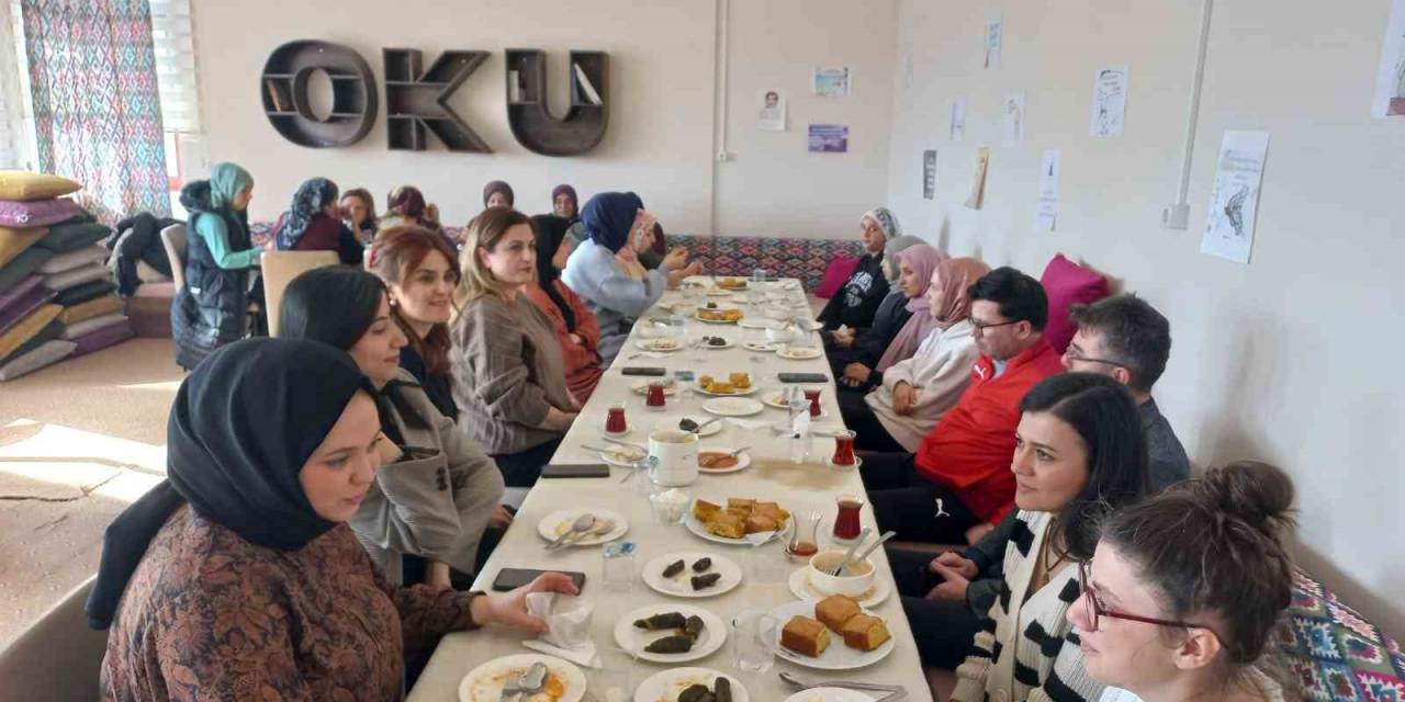 Öğrenciler Ninemin Tarifleri Atölyesinde