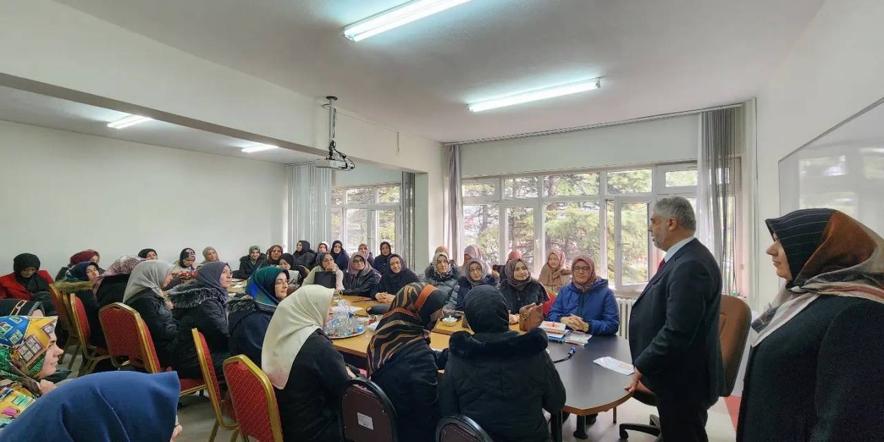 Eskişehir İl Müftülüğünde 4-6 Yaş Öğreticileri Gelişim Toplantısı Yapıldı