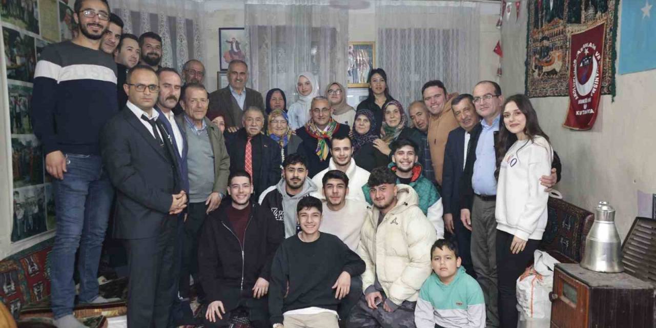 Yörük Ve Türkmenler Derneği’ni Ziyaret Etti