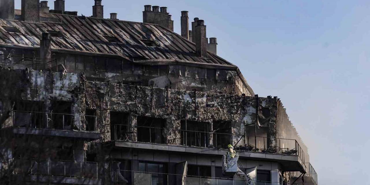 İspanya’da 14 Katlı Binada Ölenlerin Sayısı 9’a Yükseldi