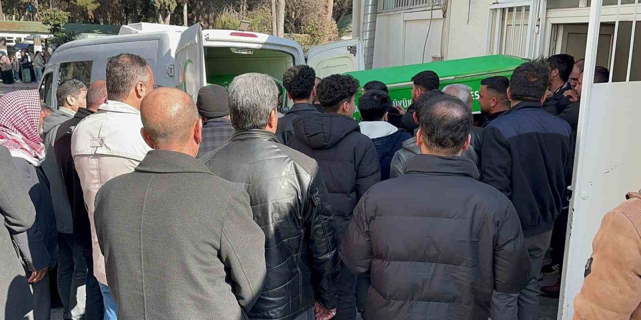 Beton Demirinin Üzerine Düşen Besici Hayatını Kaybetti