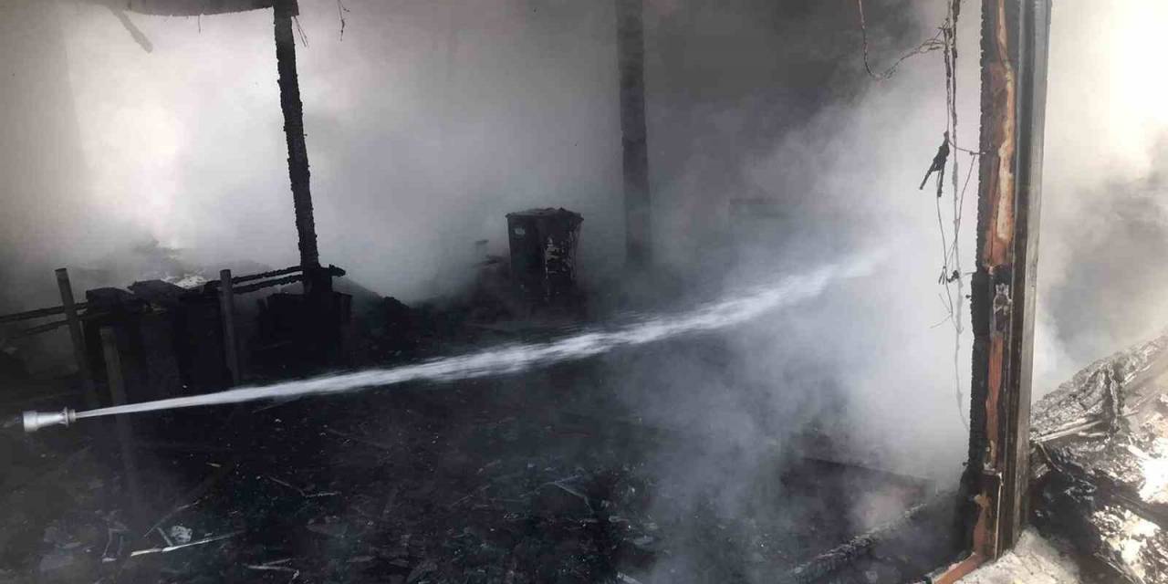 Oyun Parkı Çıkan Yangınla Kullanılmaz Hale Geldi