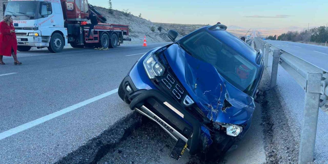 Kontrolden Çıkan Suv Araç Refüje Girdi