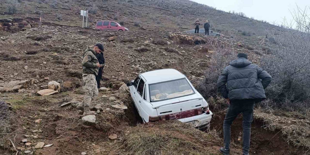 Otomobil Şarampole Yuvarlandı: 2 Yaralı