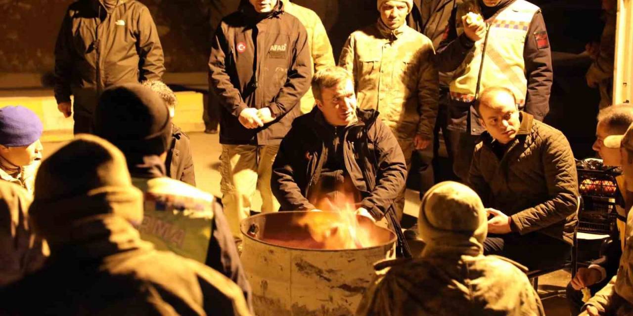 Vali Aydoğdu, İliç’te Görevli Güvenlik Güçlerini Ziyaret Etti