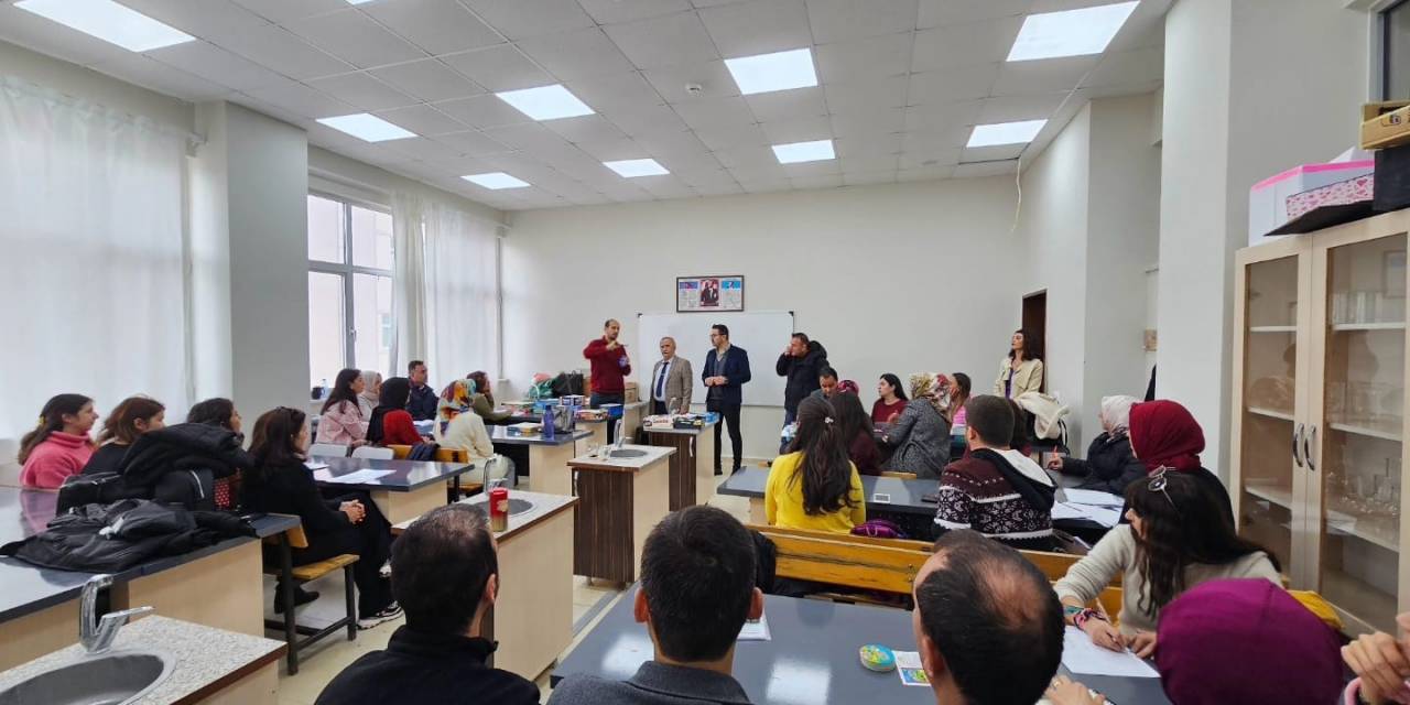 Seydikemer’de Öğretmenlere Zeka Oyunları Eğitimi Verildi
