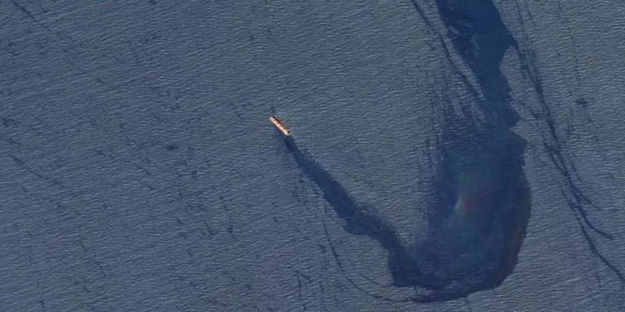 Centcom, Husilerin Vurduğu İngiliz Gemisinin Yeni Fotoğrafını Yayınladı