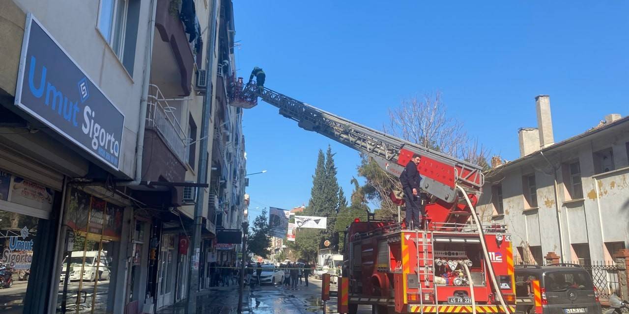 Manisa’da Çıkan Ev Yangınında Genç Kız Hayatını Kaybetti