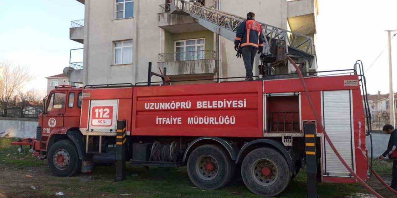 İki Katlı Evde Çıkan Yangın Uzun Uğraşlar Sonucu Kontrol Altına Alındı