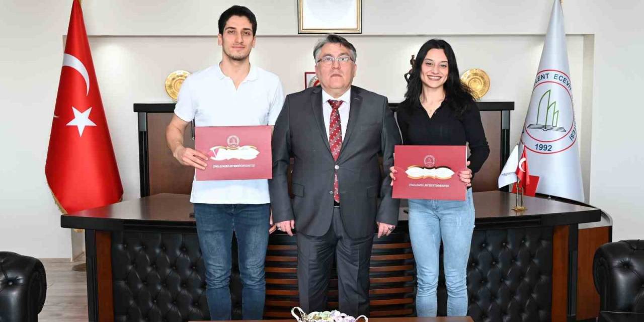 Rektör Özölçer, Atletizm Şampiyonası’nda Dereceye Giren Öğrencileri Kabul Etti