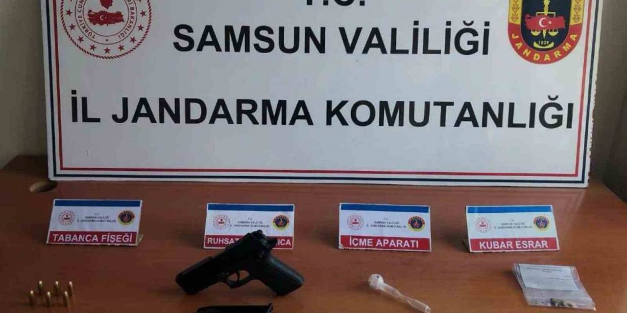 Şüpheli Araçta Uyuşturucu Ve Ruhsatsız Silah Ele Geçirildi