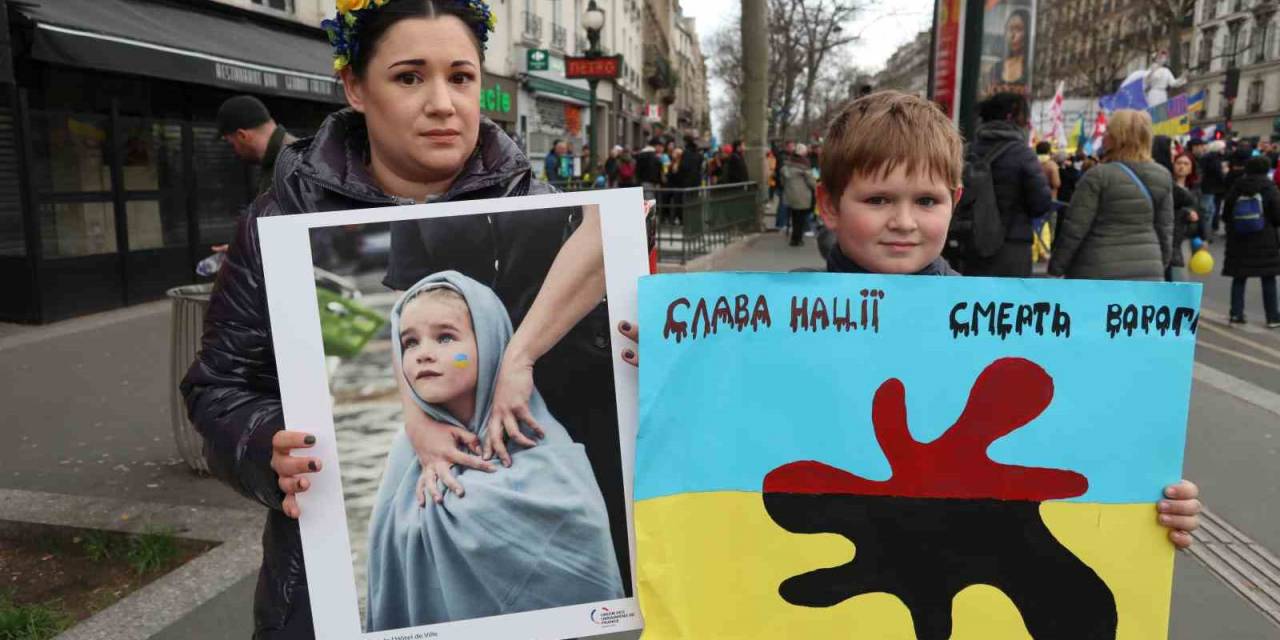 Fransa’da Savaşın Yıldönümünde Ukrayna’ya Destek Gösterisi