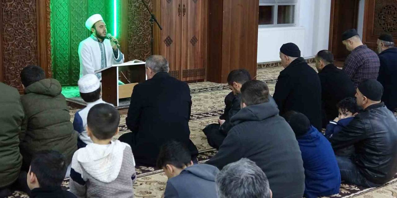 Van’da Berat Kandili İdrak Edildi