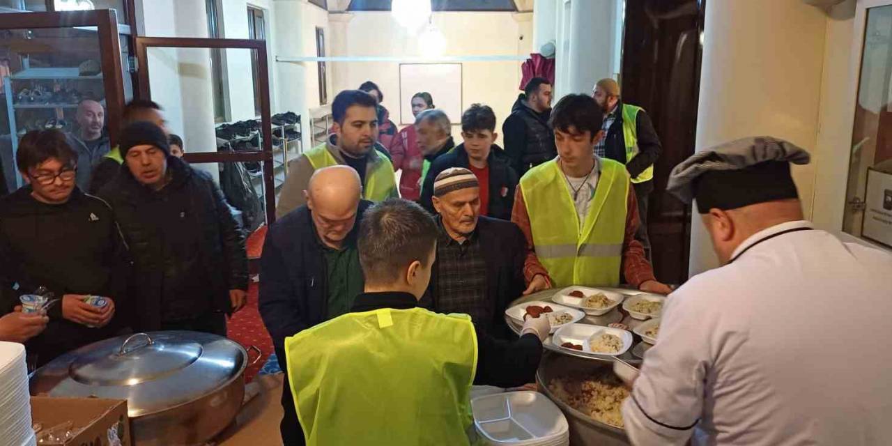 113 Yıldır Aynı Sofraya Oturuyorlar