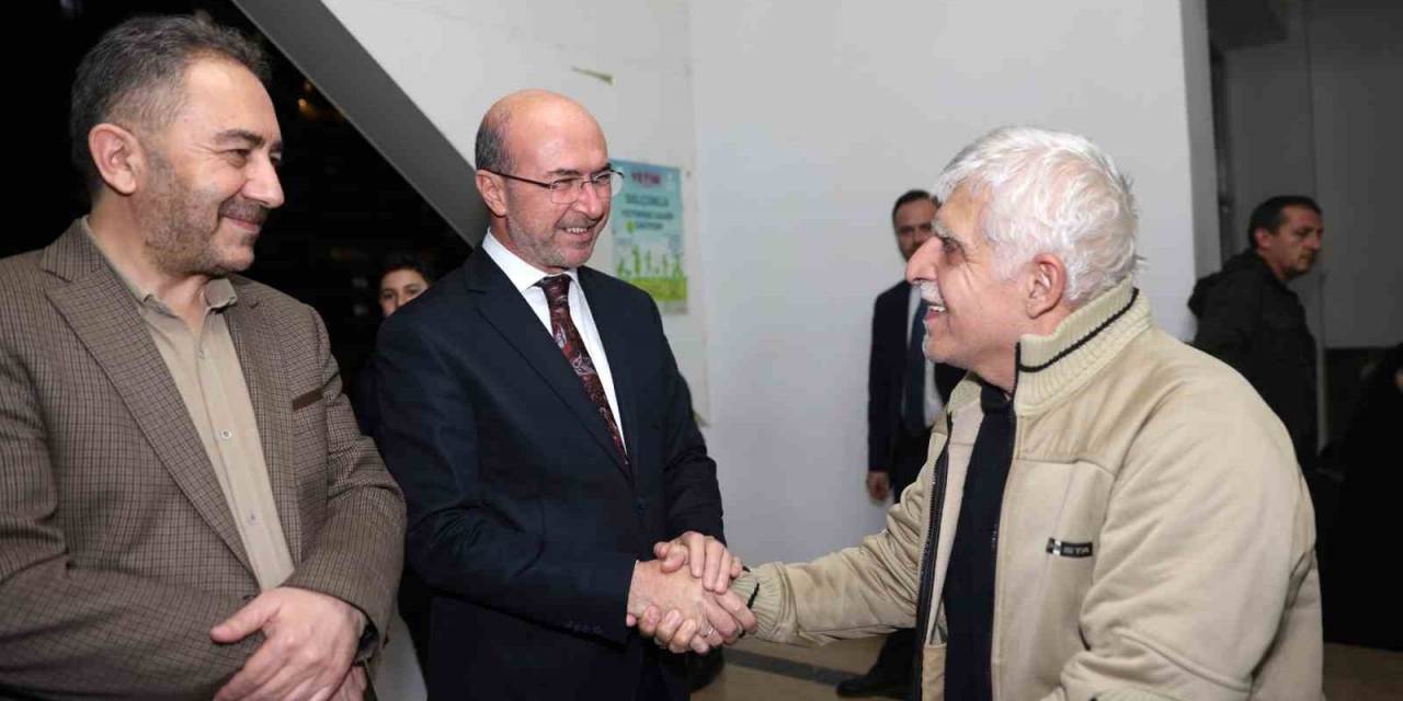 Başkan Pekyatırmacı Vatandaşların Kandil Bereketine Ortak Oldu