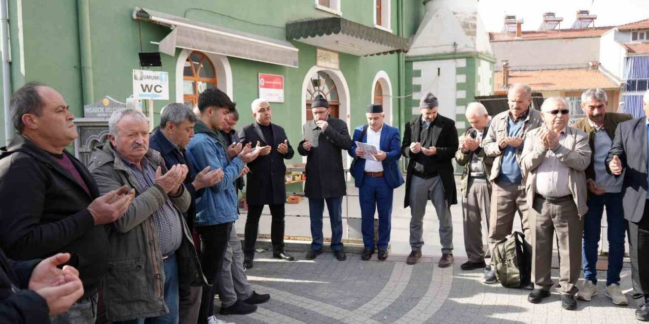 Hisarcık’ta 36 Kişilik Umre Kafilesi Dualarla Uğurlandı