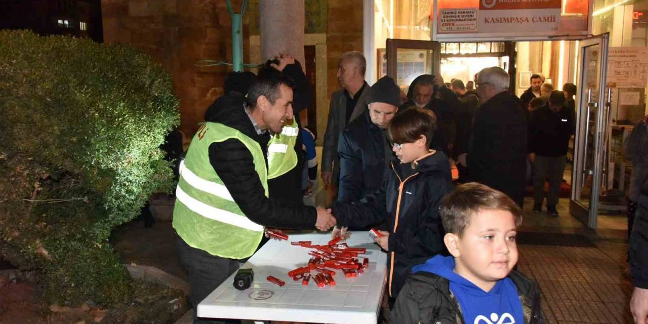 Bozüyük Belediyesi’nden Berat Kandili’nde Şeker İkramı