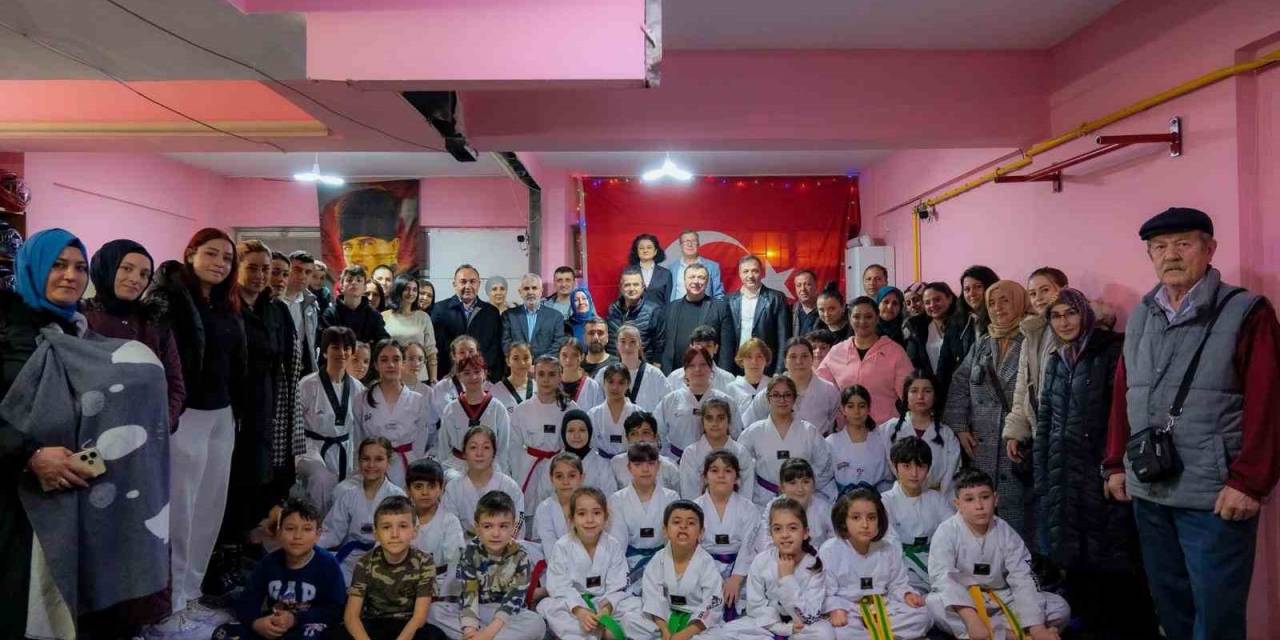Özkan Alp Minik Taekwondocular İle Buluştu