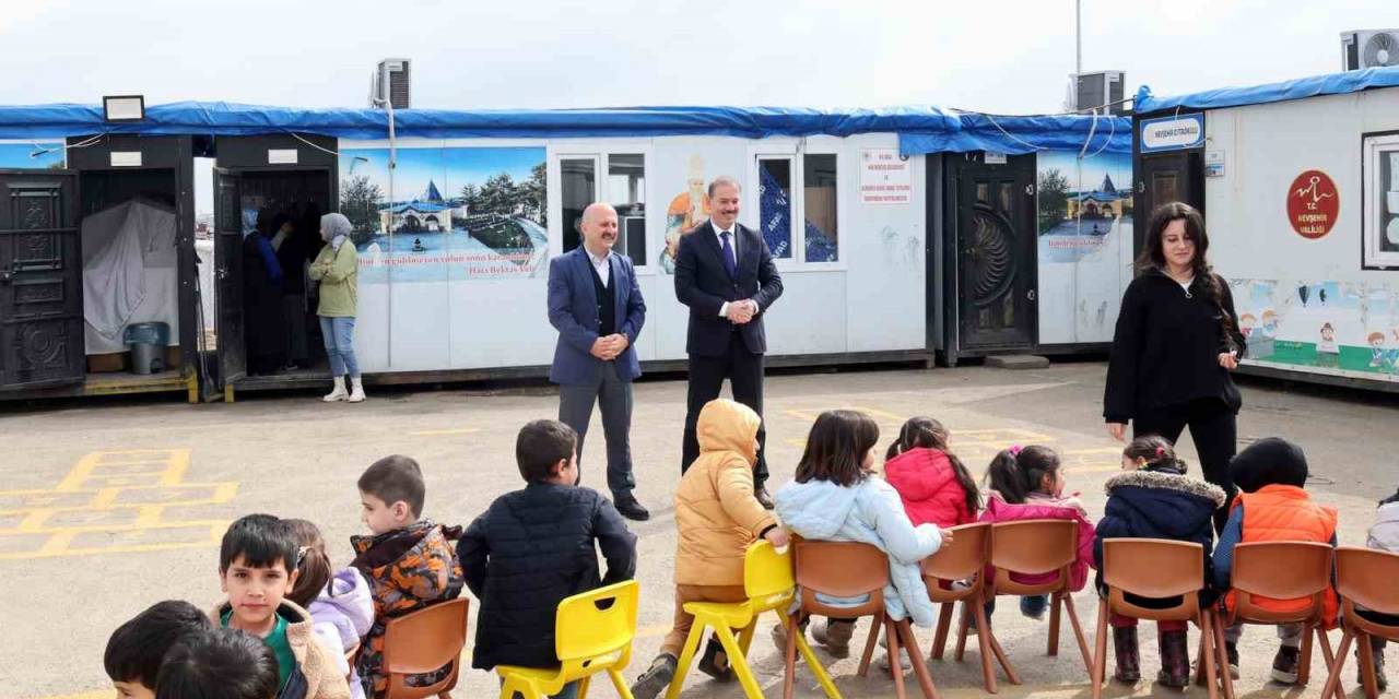 Vali Varol, Depremzede Çocuklarla Bir Araya Geldi