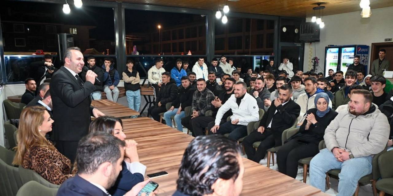 Başkan Tutuk Gençlerle Buluştu