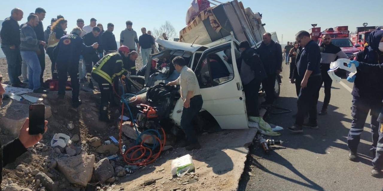 Amasya’da Tekeri Patlayan Kamyonette Can Pazarı: 6 Yaralı