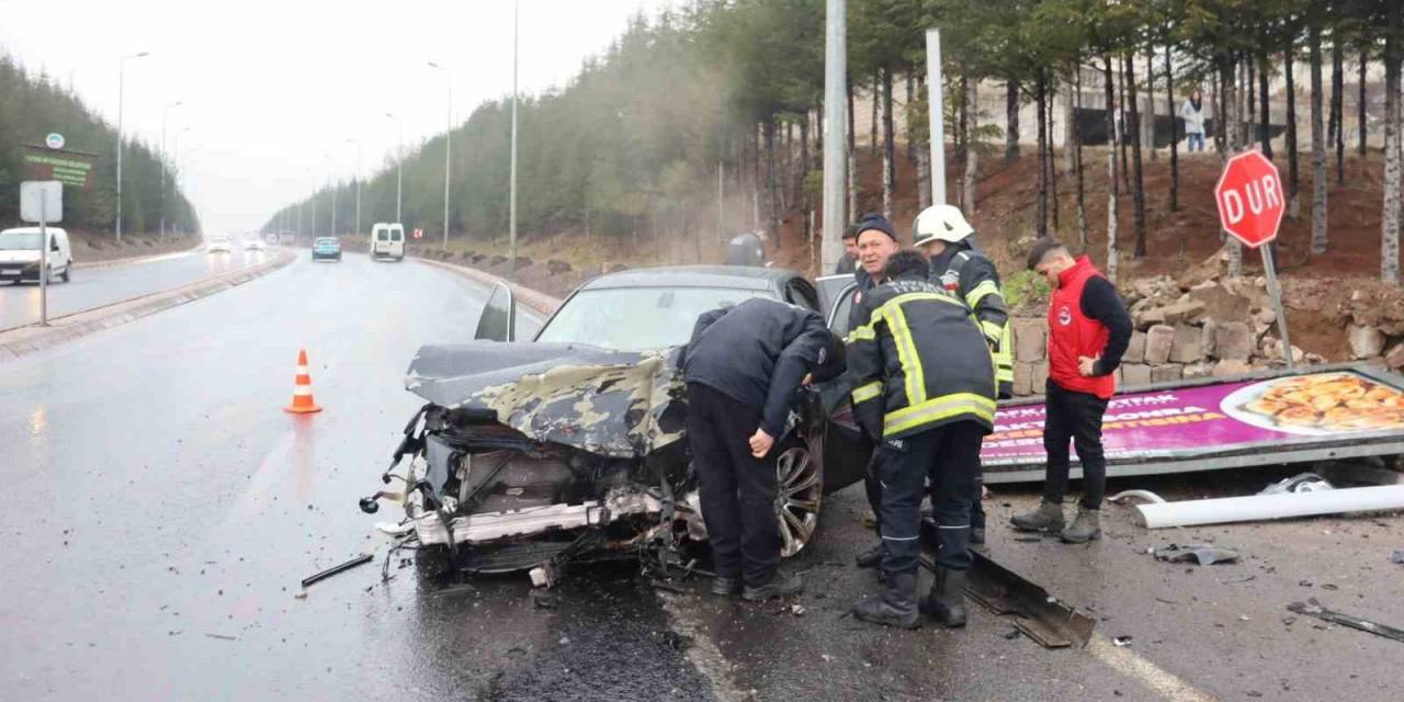Kazada Yaralanan Kadın Hayatını Kaybetti
