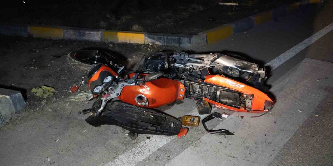 Kavşakta Otomobille Çarpışan Motosikletin Sürücüsü Hayatını Kaybetti