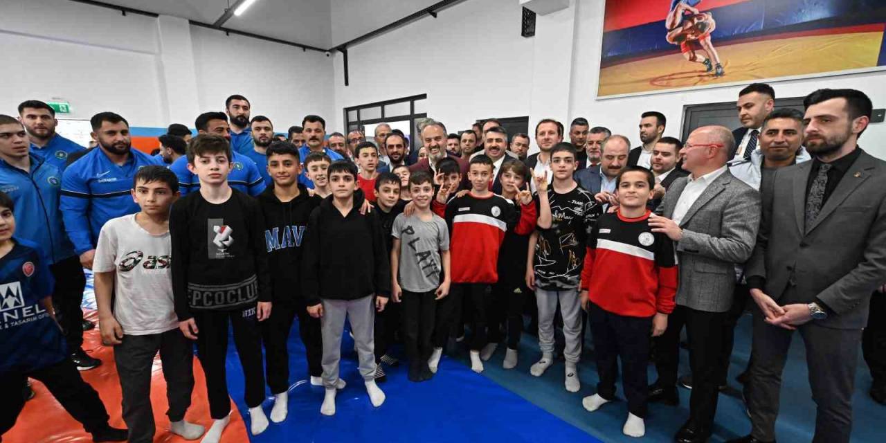 Bursa Büyükşehir Belediyesi, Yıldırım’a Bir Gençlik Ve Spor Merkezi Daha Kazandırdı