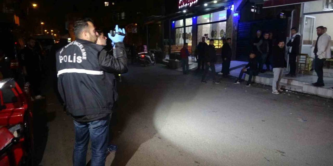 Adana’da Kahvehaneye Silahlı Saldırı: 2 Yaralı