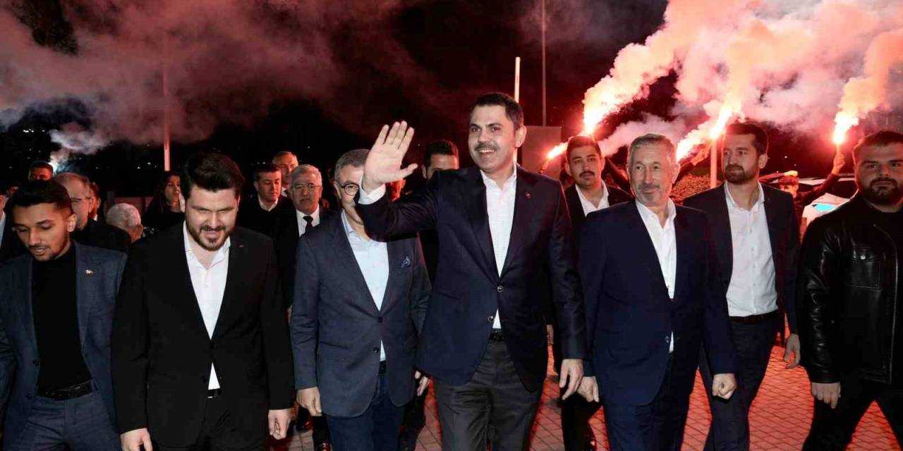 Eyüpsultan’da Konuşan Murat Kurum: “Biz 230 Km Söz Verip 8 Km Yapanlardan Değiliz”