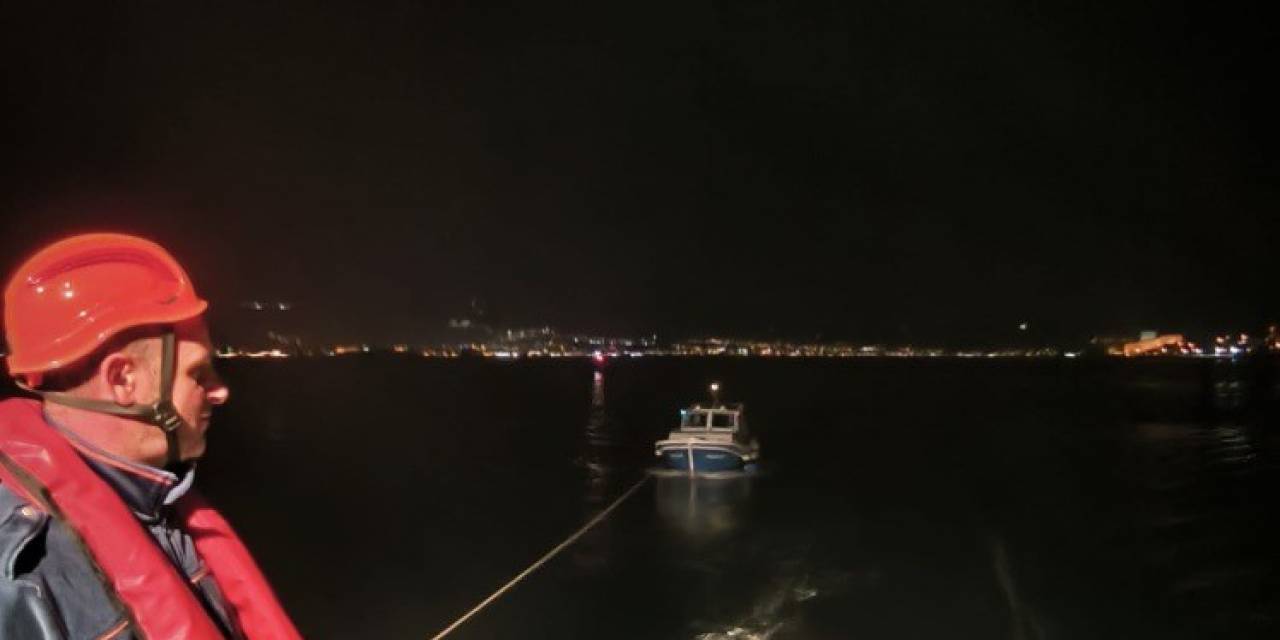 Çanakkale Boğazı’nda Sürüklenen Tekne Kurtarıldı