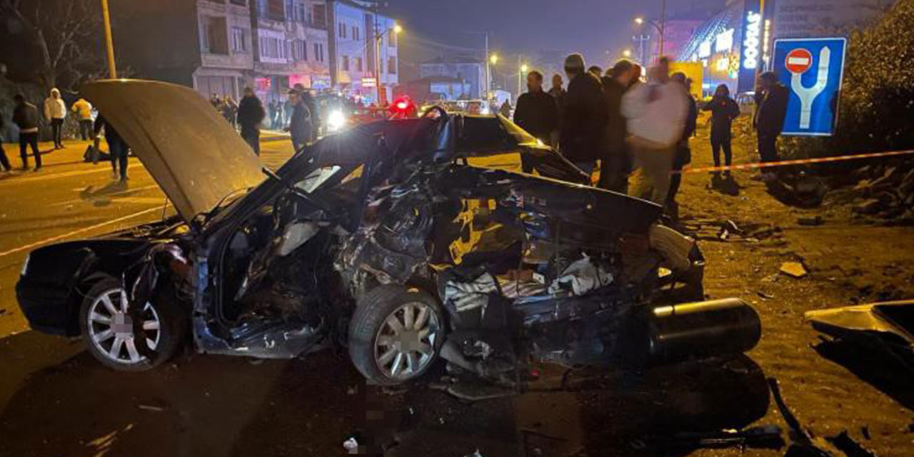 Trabzon’da Çarpışan İki Otomobil Hurdaya Döndü: 6 Yaralı