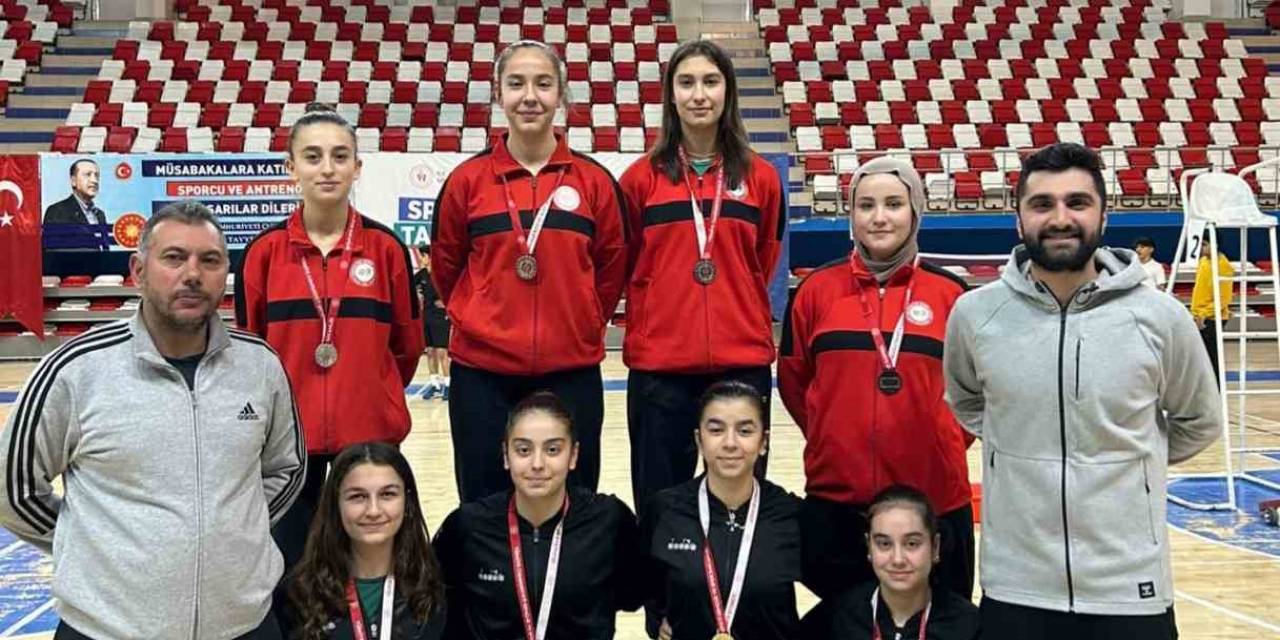 Erzincanlı Badmintoncular Ağrı’dan Başarıyla Döndüler