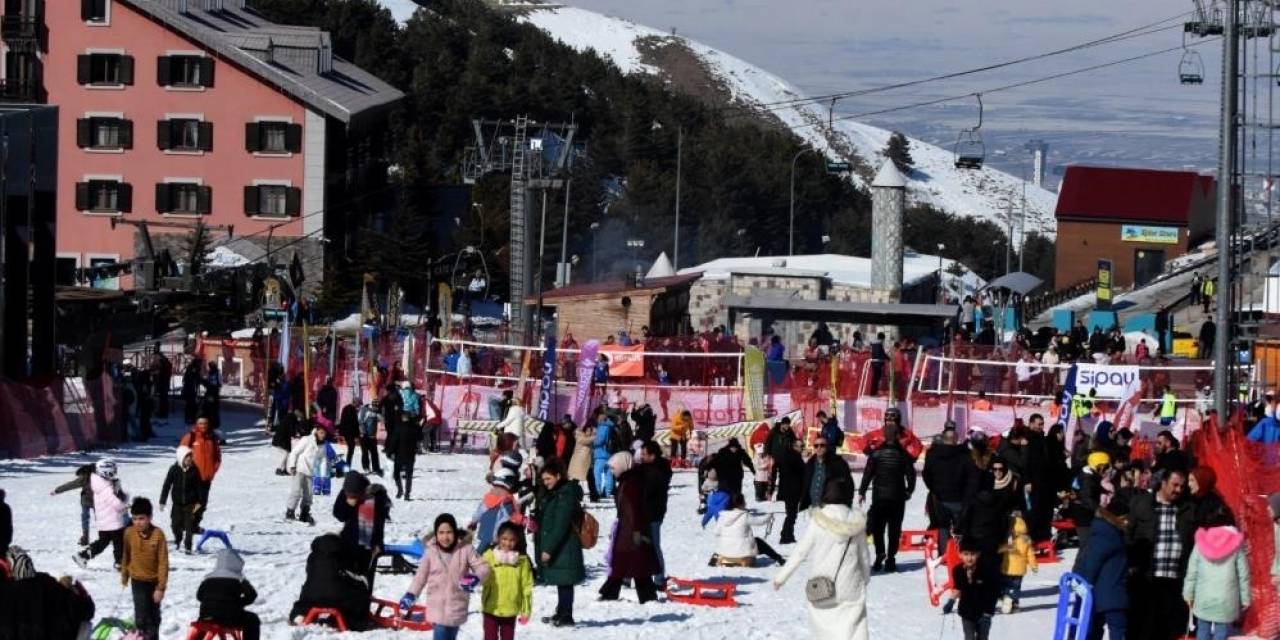 Palandöken’de Kayak Keyfi Sürüyor