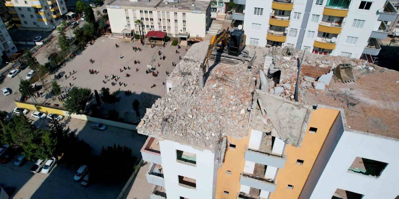 Okulun Yanı Başındaki Yıkım, Öğrencileri Korkuttu