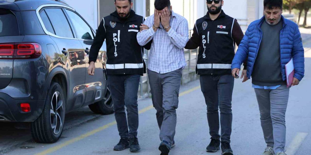 Sahte Polis, Kendisini Durduran Polislere “Hayırdır Devrem” Diyerek Yakalandı